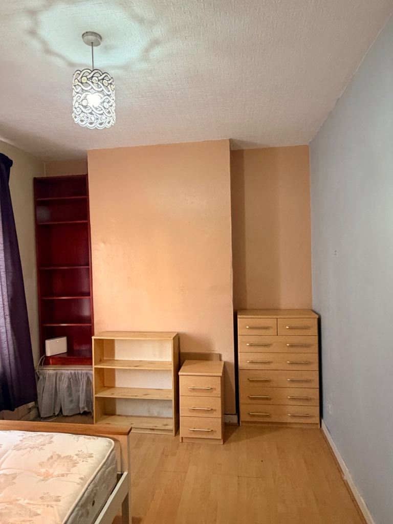 Bright Double Room  – £500 pcm