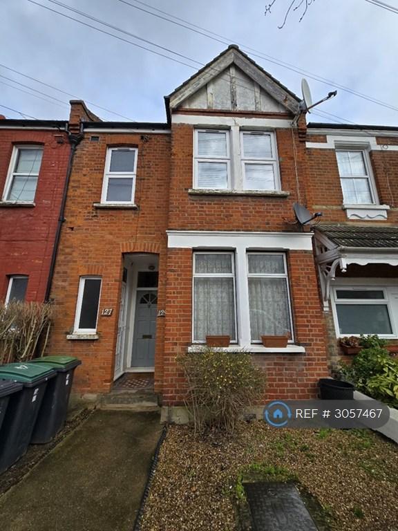 3 bedroom flat in Lyndhurst Road, London, N22 (3 bed) (#3057467)