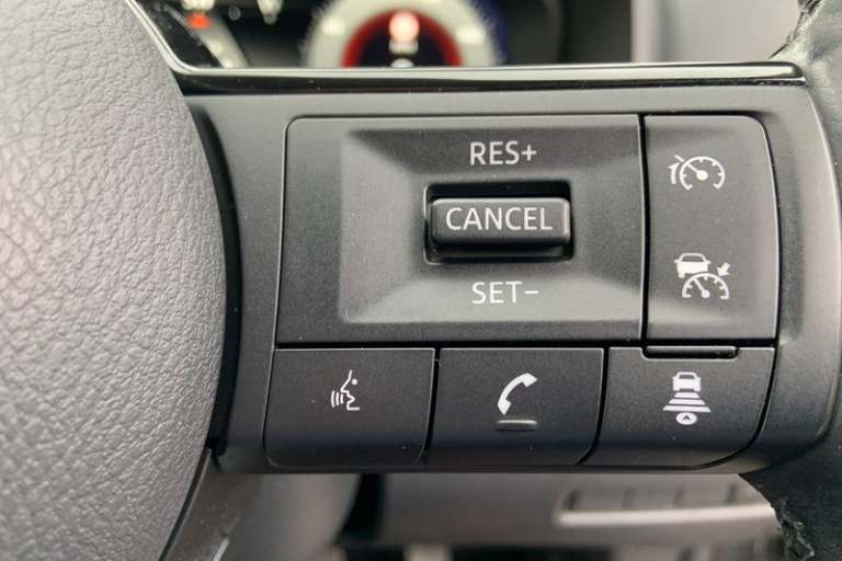 2021 Nissan Qashqai 1.3 DiG-T MH N-Connecta [Glass Roof] 5dr Manual Hatchback Petrol Manual