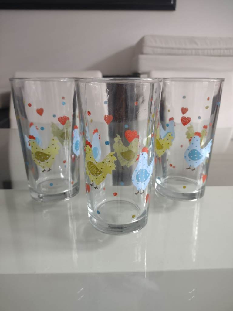 Vintage Tumblers Glasses X3, Indonesia Farmhouse Chicken design, bargain price for quick sale