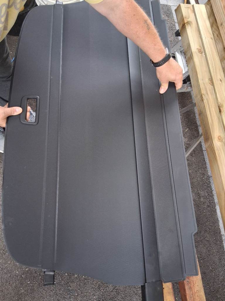 Parcel shelf for car 