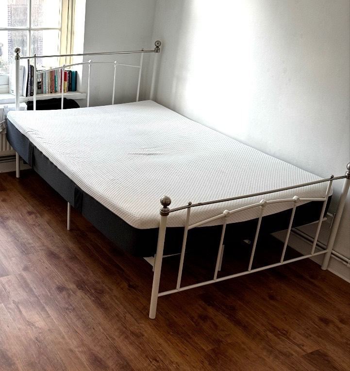 Double Bedframe (Matteress not included)