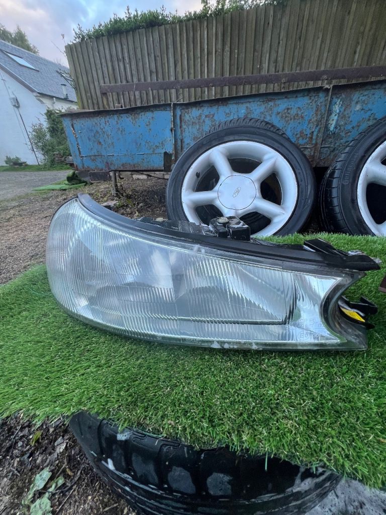 Ford Mondeo head lamps