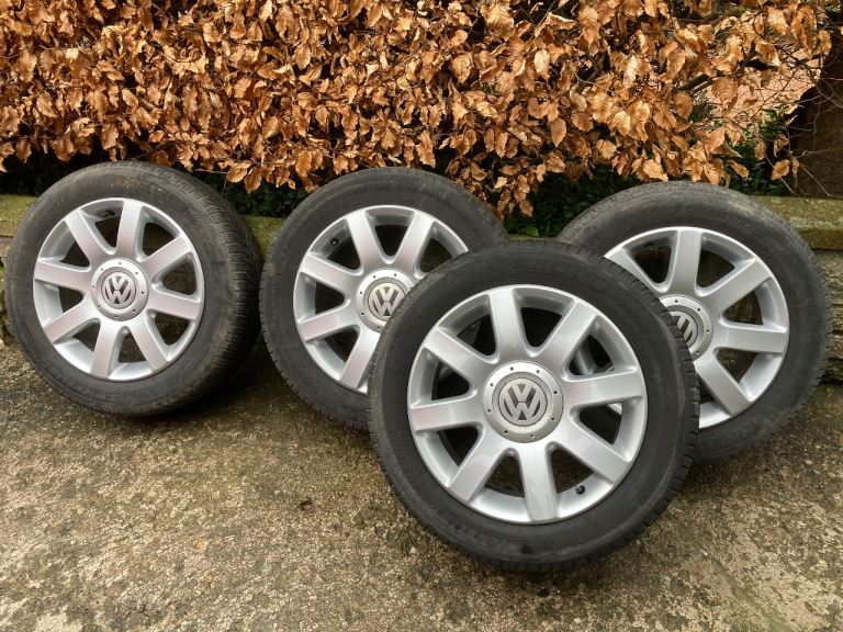 VW Mk V Golf Alloy wheels