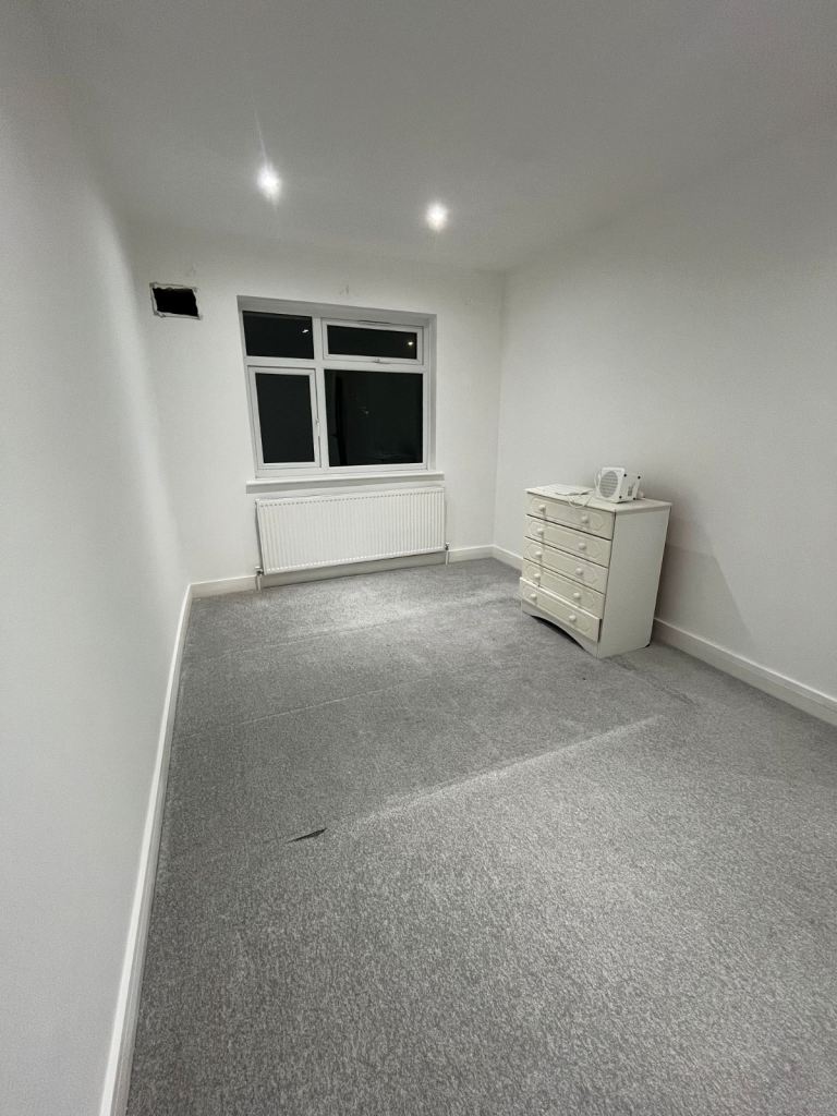 1 room  - £900 a month