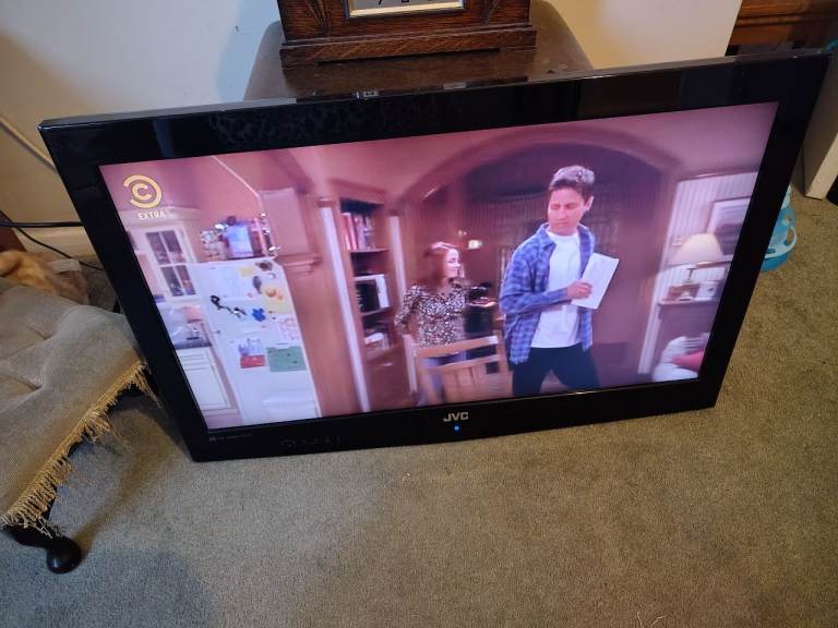 JVC Smart TV with Remote – Good Condition