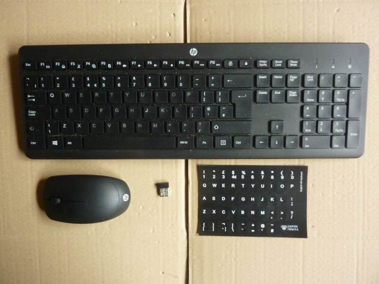 HP Wireless Keyboard & Mouse Set  HSA-AOO5K,  slightly worn digits,  new sticker included.