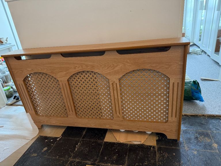 Lovely Oak Radiator Cover – Excellent Condition