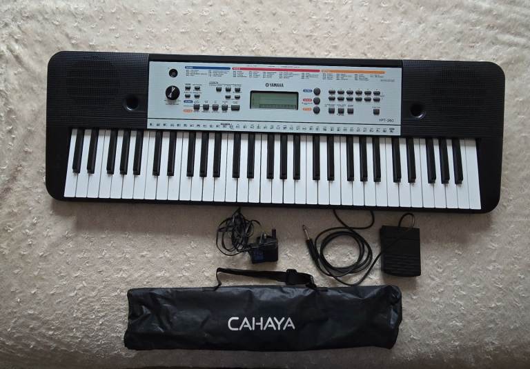Yamaha YPT-260 Portable Keyboard with Accessories - Like New