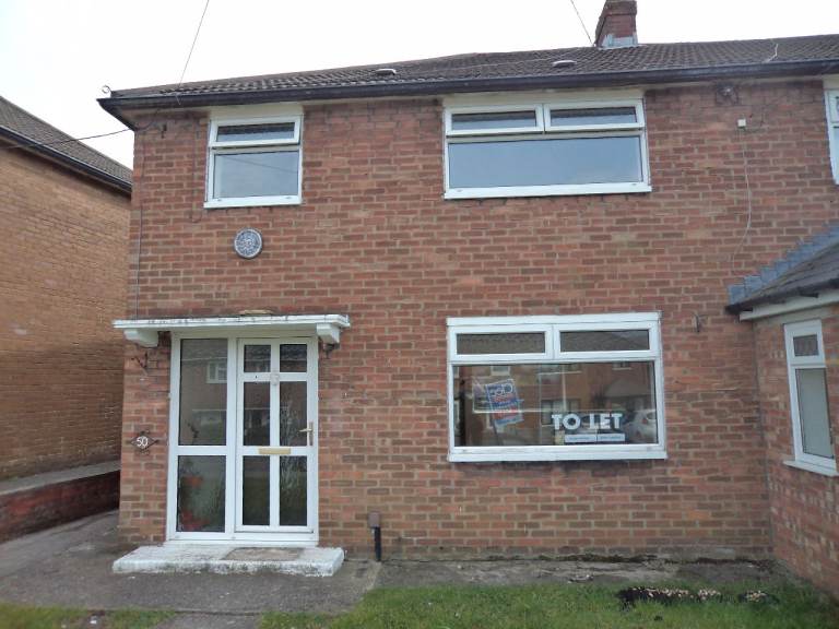 To Rent - Spacious 3 Bedroom Semi Detached House In Briton Ferry