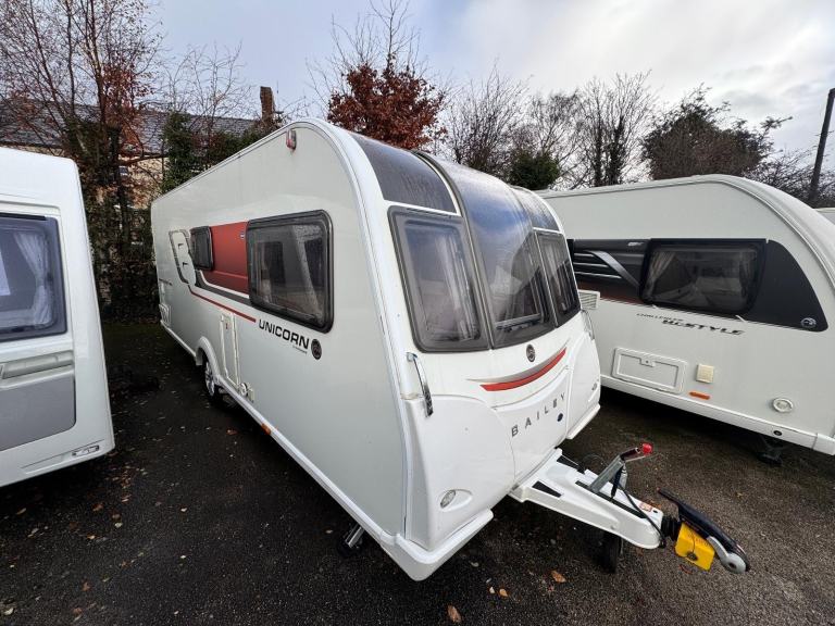 BAILEY UNICORN VALENCIA 2016 MODEL 4 BERTH FIXED BED TOURING CARAVAN