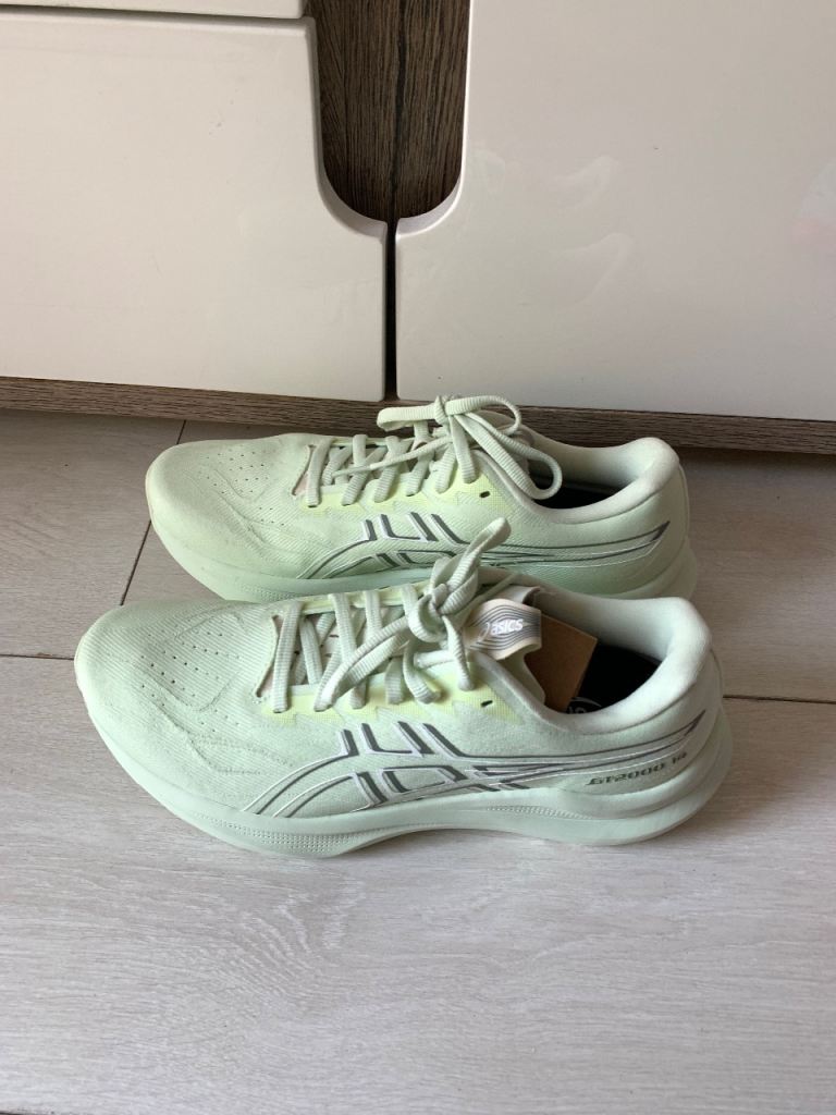Asics GT 2000 14 women trainers size 6/40