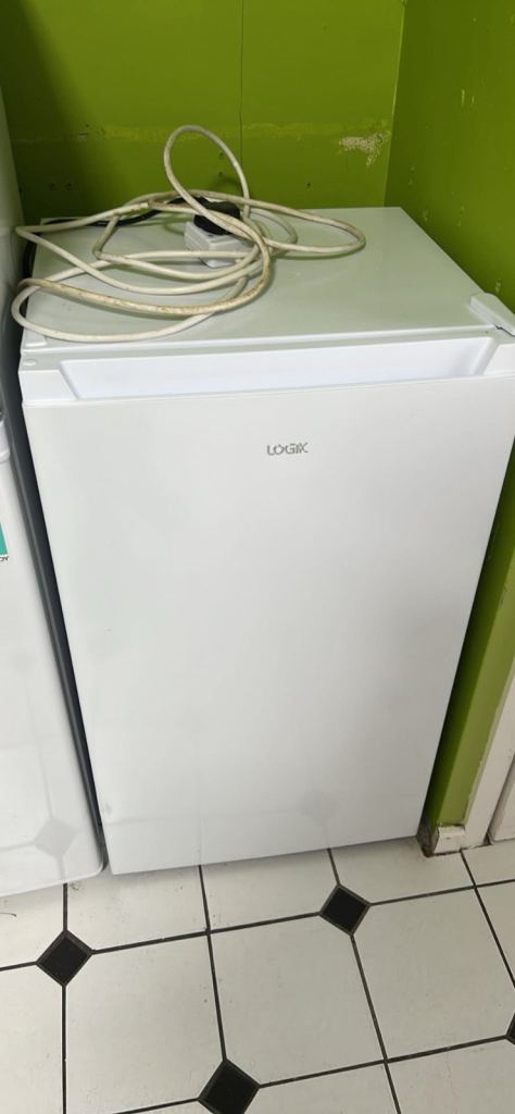 Under counter fridge 