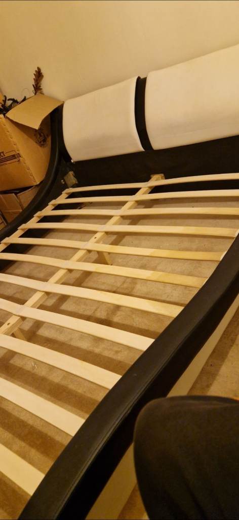 Wave bed frame 