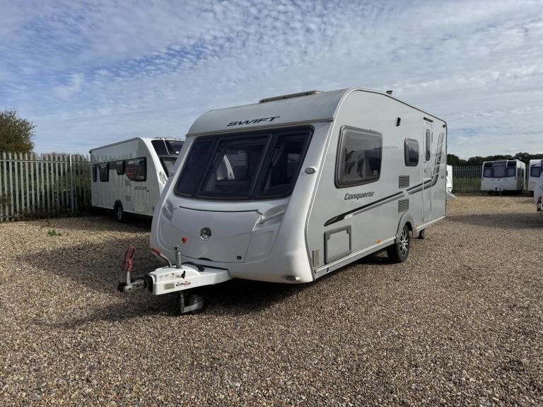 2010 Swift Conqueror 530 Side Dinette