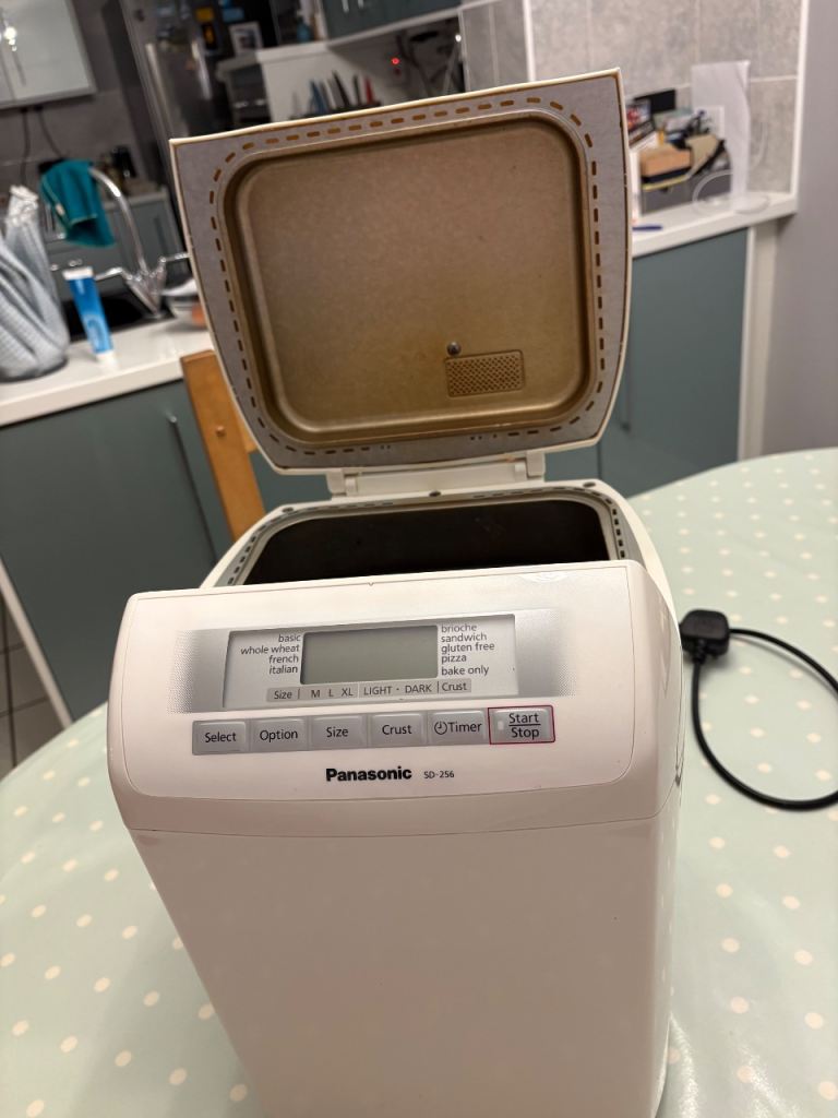 Panasonic SD-256 Breadmaker – White, Good Condition, £20.00 for Sale