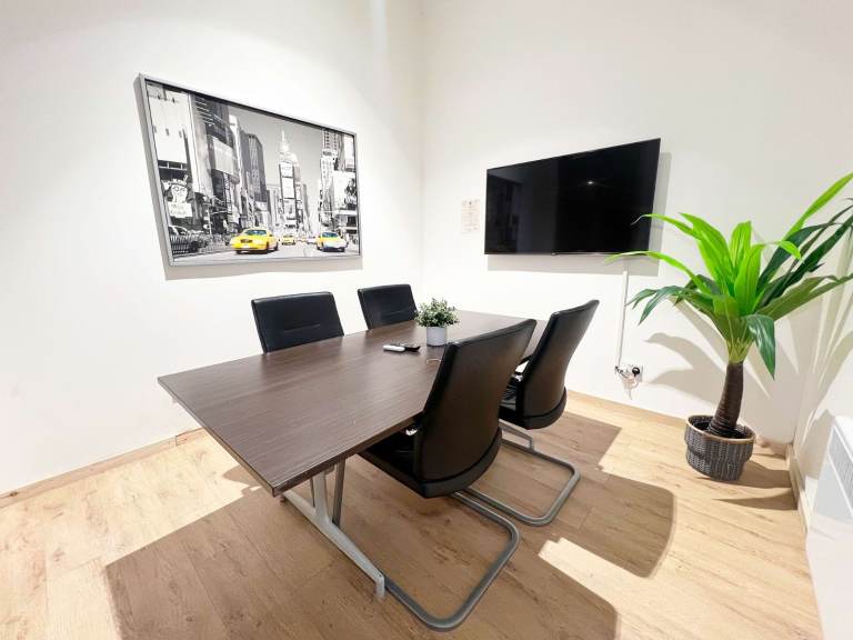 Office | Creative Space | Commercial Unit | Beauty Room | Desk in Leyton East London E10