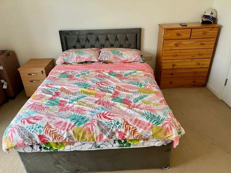 *** Double Room Ensuite - Address: Main Street, Feltham TW13