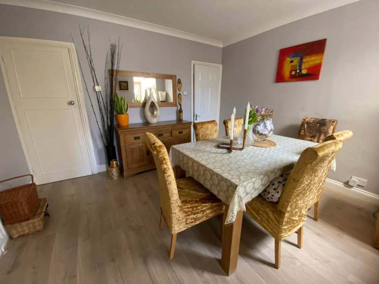 Spacious 2 Bedroom House in RM13- Chain Free