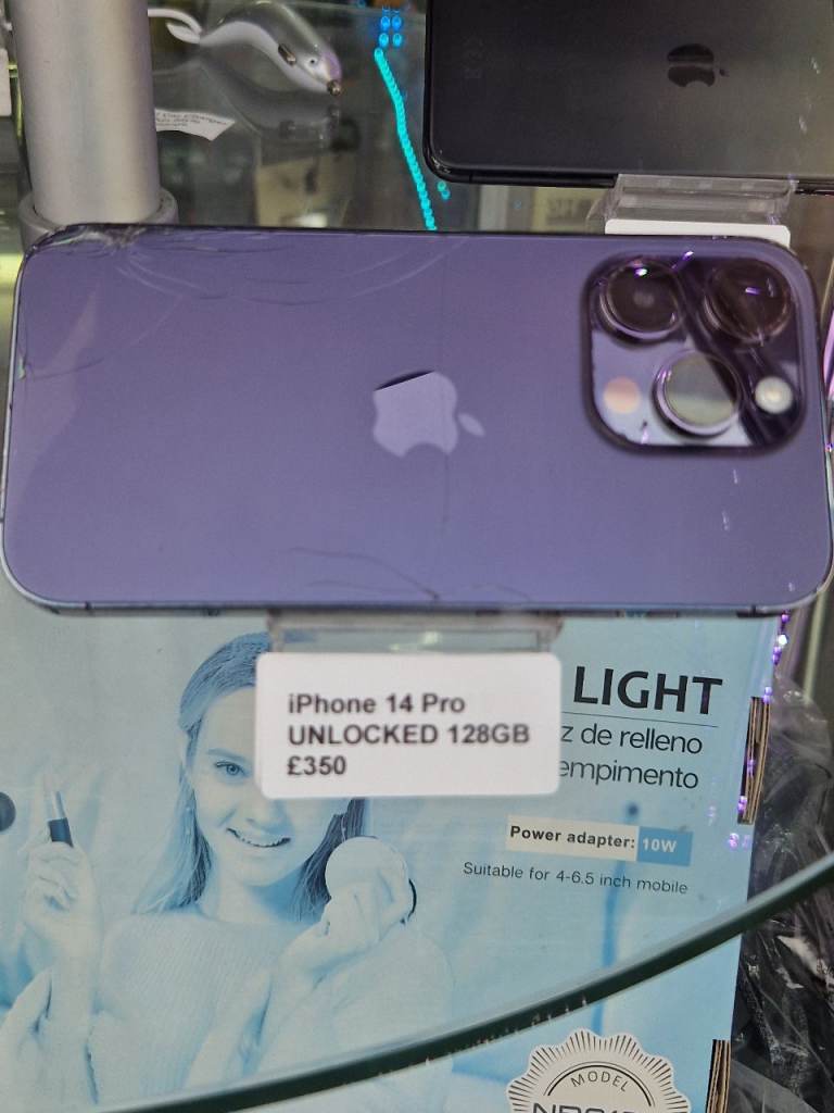 Apple iphone 14 128gb - cracked back