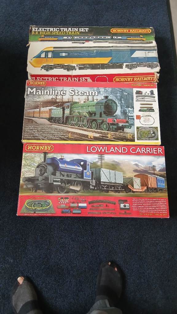3x hornby train sets 