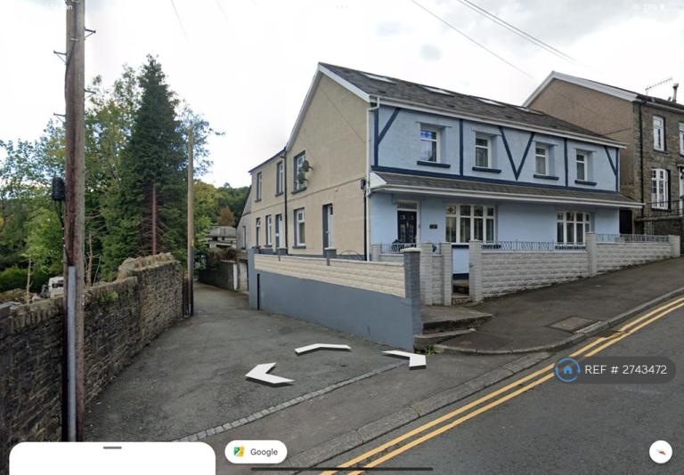 2 bedroom flat in Court Street, Tonypandy, CF40 (2 bed) (#2743472)