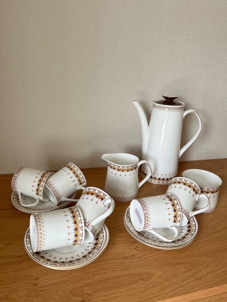 Elizabethan 'Lace' pattern coffee set~(15 items)~ smoke free/ pet free home
