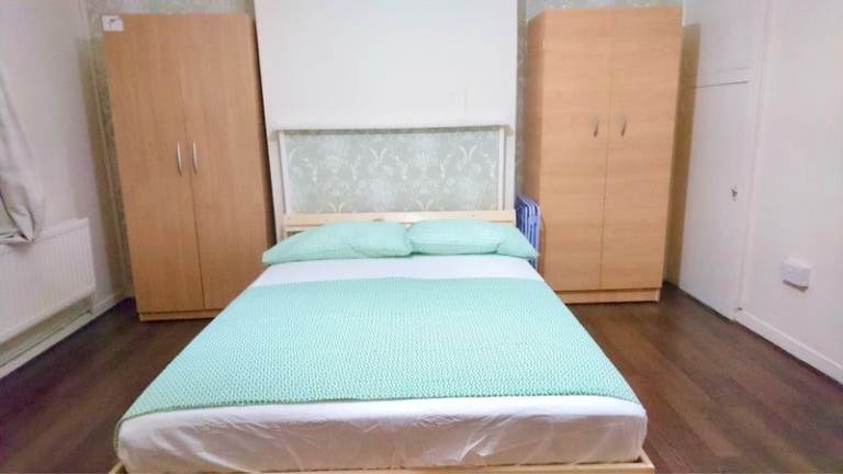 🏠 Spacious Double Room | Westferry (E14 7AW) | All Bills Included | 2 Rooms Available 🤍