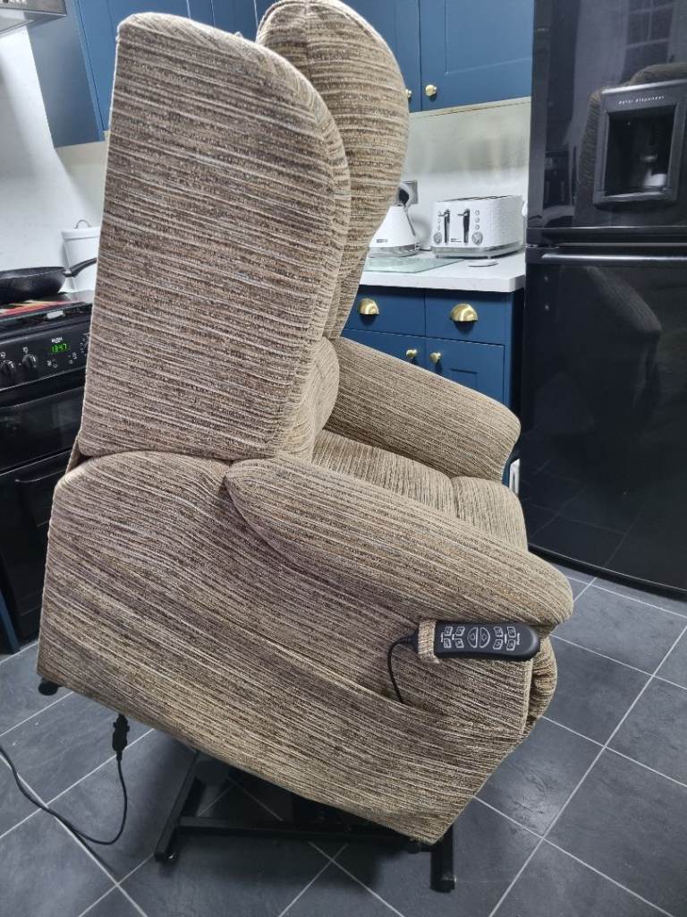 Cosi Chairs,Riser Recliner,Lift and Rise Chair,Quad Motors,Head+Lumber,Delivery