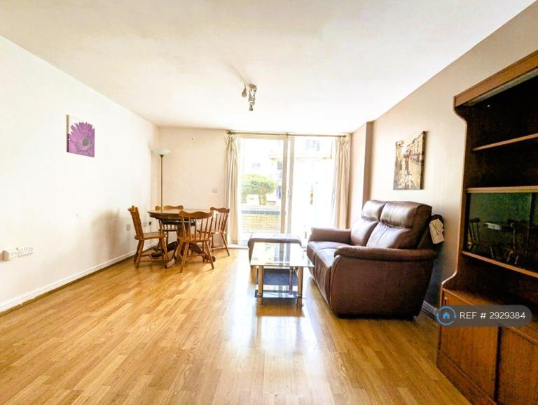 2 bedroom flat in Highfield Road, Feltham, TW13 (2 bed) (#2929384)
