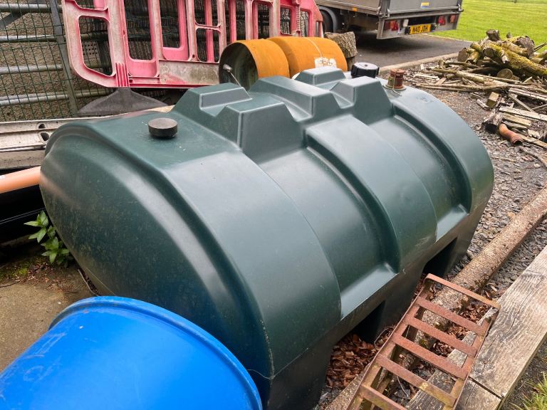 Oil tank 