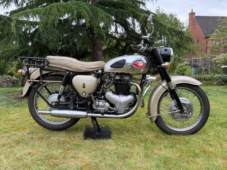 BSA A10 GOLDEN FLASH Manual
