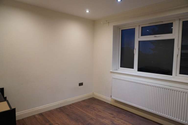 3 bedroom flat in The Ridings, London