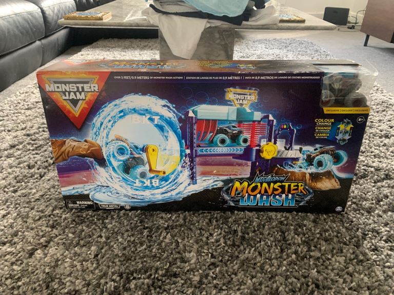 Monster Jam Megalodon Monster Wash Playset – Brand New