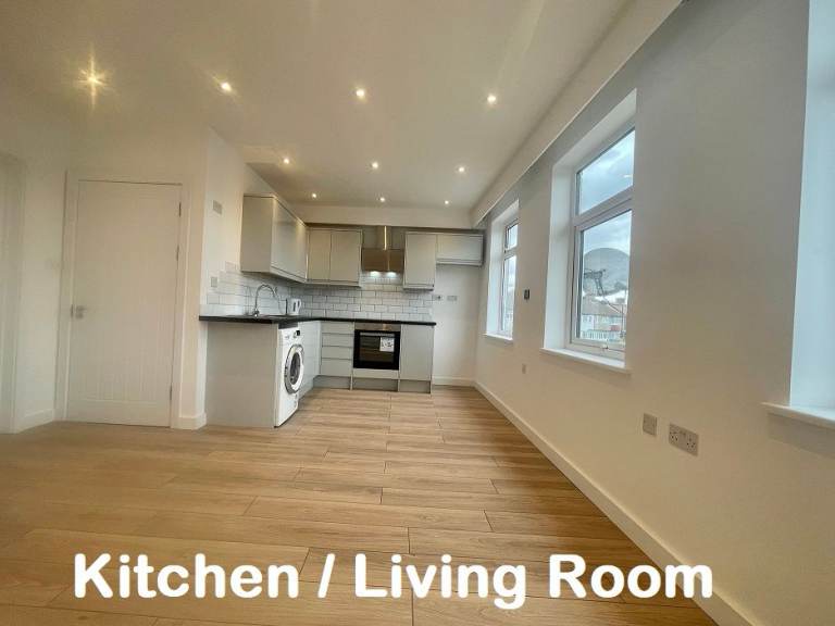 Large One Bedroom Flat to Rent No Parking - (Ref - A1B3R0) - Blenheim Road West Harrow HA2 7AA