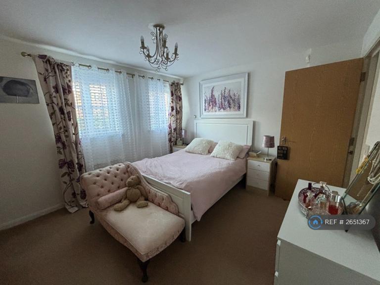 2 bedroom flat in Wade Court, Cheltenham, GL51 (2 bed) (#2651367)