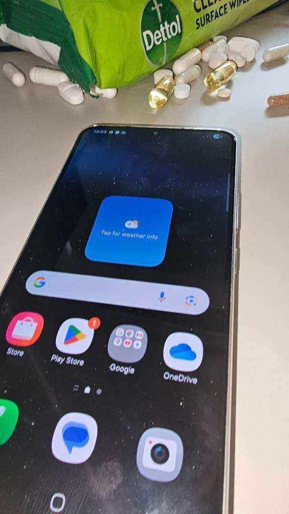 Samsung Galaxy S22 with Box – Good Condition – Fully Working