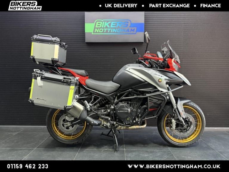 QJMotor SRT 900 SX 2026 '76 reg 1 private owner - 60 miles only!