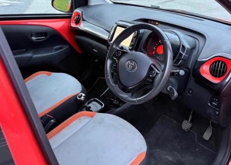 Toyota, AYGO, Hatchback, 2014, Semi-Auto, 998 (cc), 5 doors