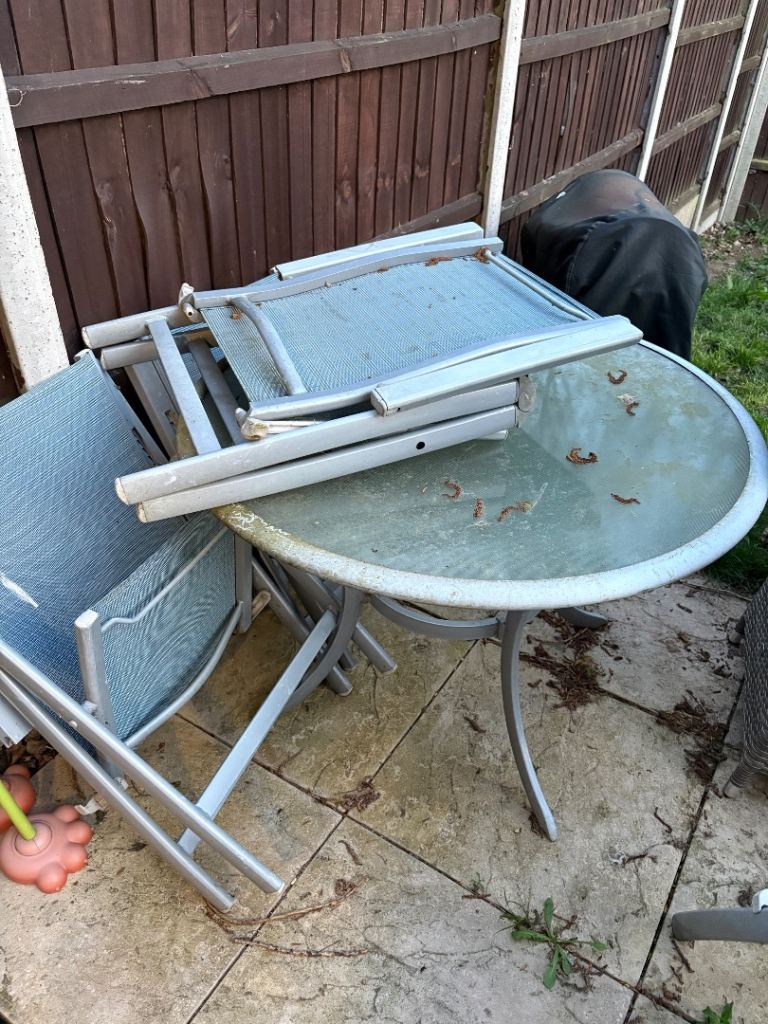 Garden table and four folding chairs 