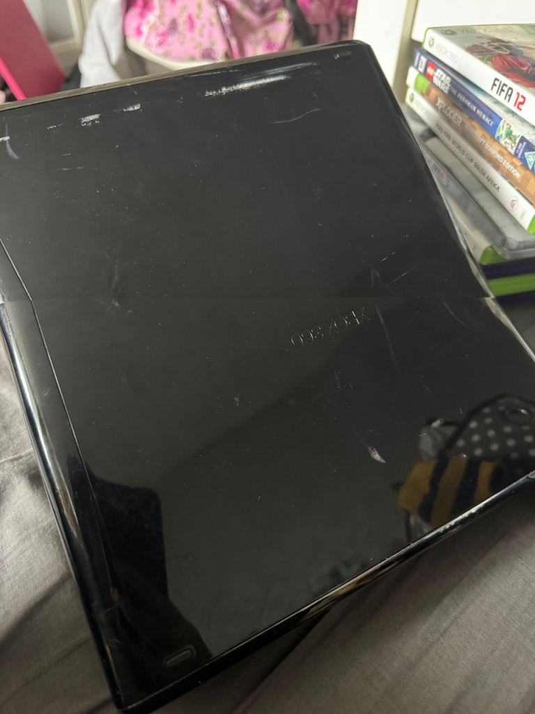 🎮 Xbox 360 Bundle + Kinect + Games – £100 ONO

Selling my Xbox 360 bundle as I no longer use it.
