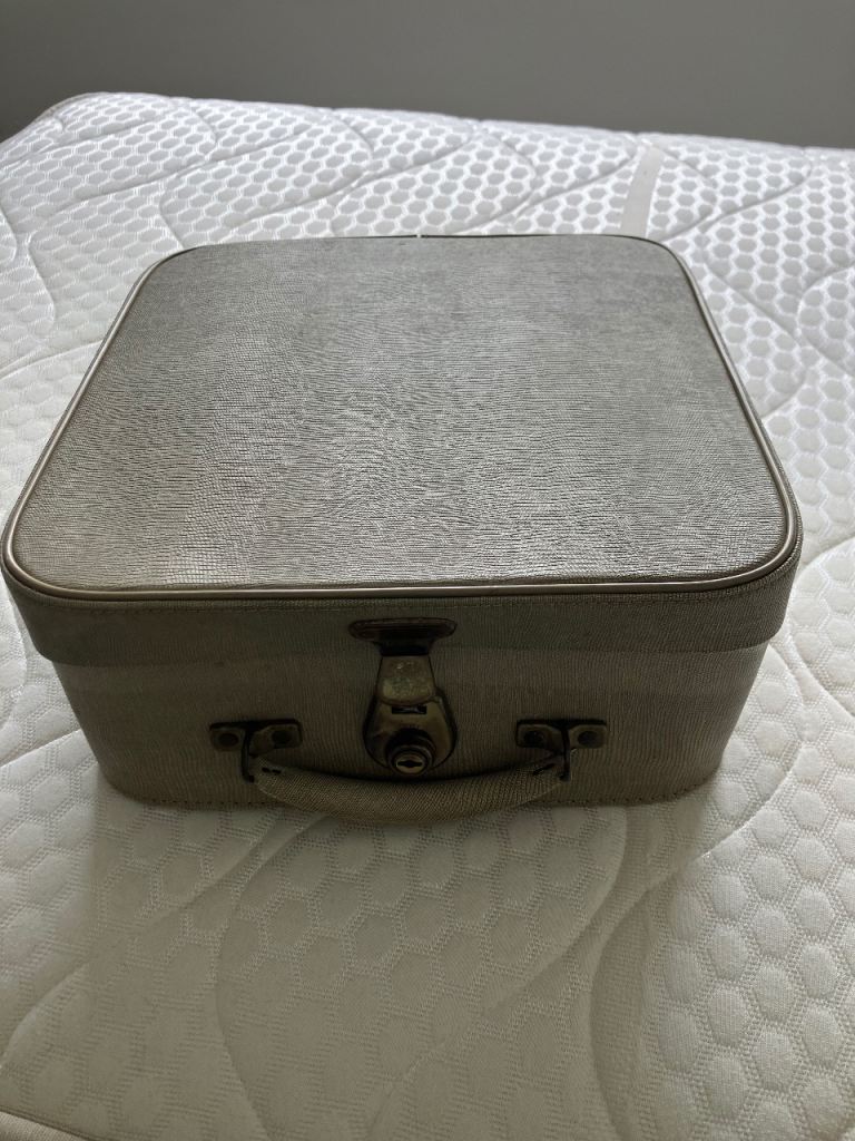 Vintage Style Vanity Case/Storage Box with Keys