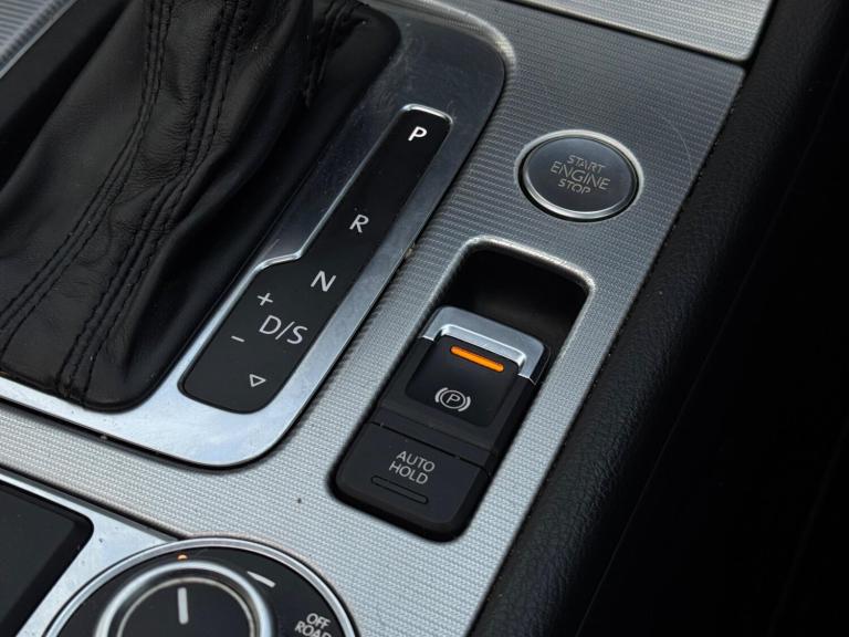 2016 Volkswagen Touareg 3.0 TDI V6 BlueMotion Tech R-Line Tiptronic 4WD Euro 6 (s/s) 5dr ESTATE D...