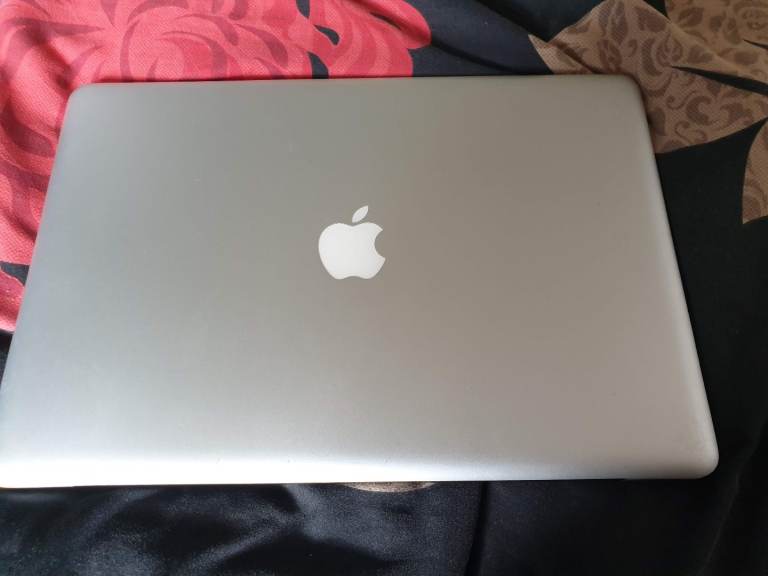 APPLE MACBOOK PRO A1286 15.4inch LAPTOP WITH CHARGER 2.53GHZ C2D, 8GB DDR3 128GB SSD RUNS MONTEREY