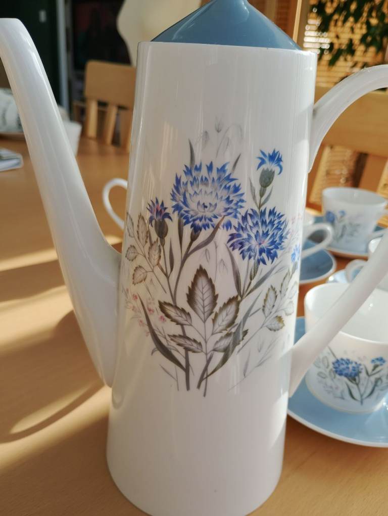 Royal Tuscan coffee pot ,cream jug and 6 cups and saucers