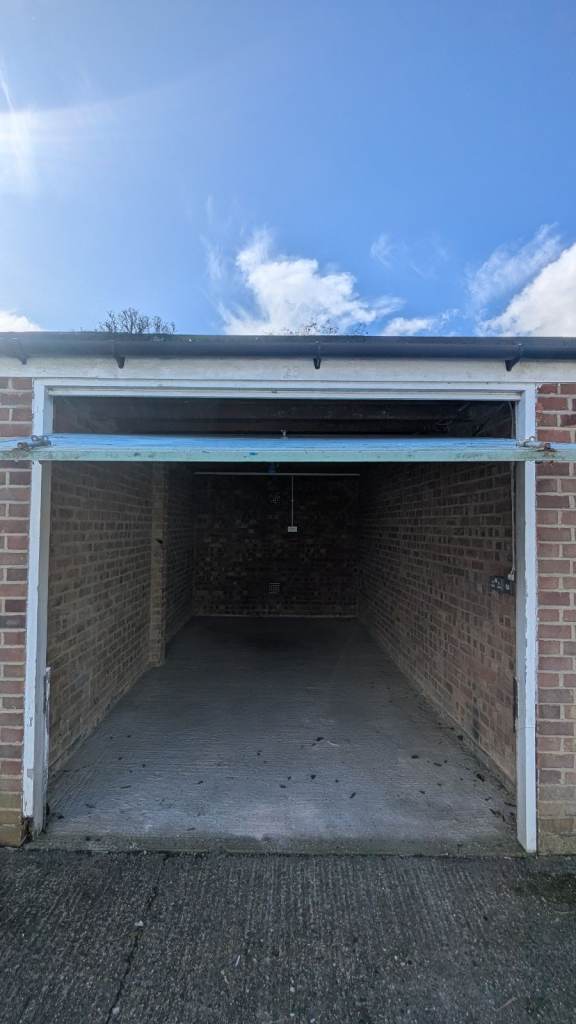 Garage to rent