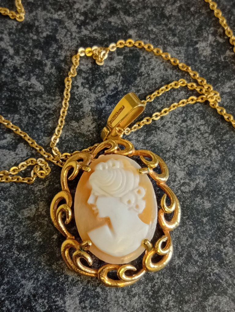 Gold plated natural antique  office marked CAMEO pendant with chain 