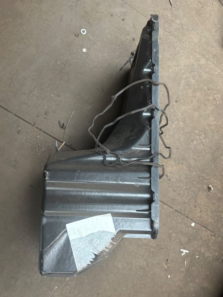 Mercedes Atigo Engine Oil Sump and Gasket