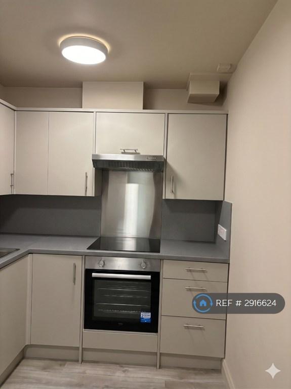 4 bedroom flat in Edinburgh, Edinburgh, EH1 (4 bed) (#2916624)