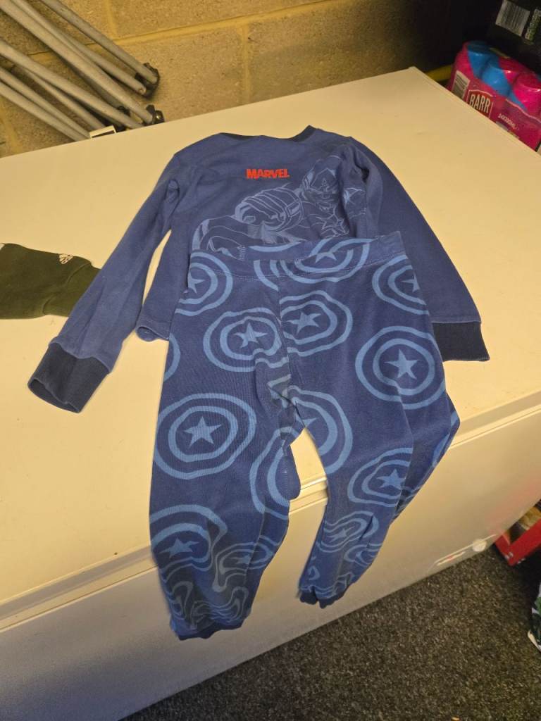 4 sets . Boy PJ marvel 
